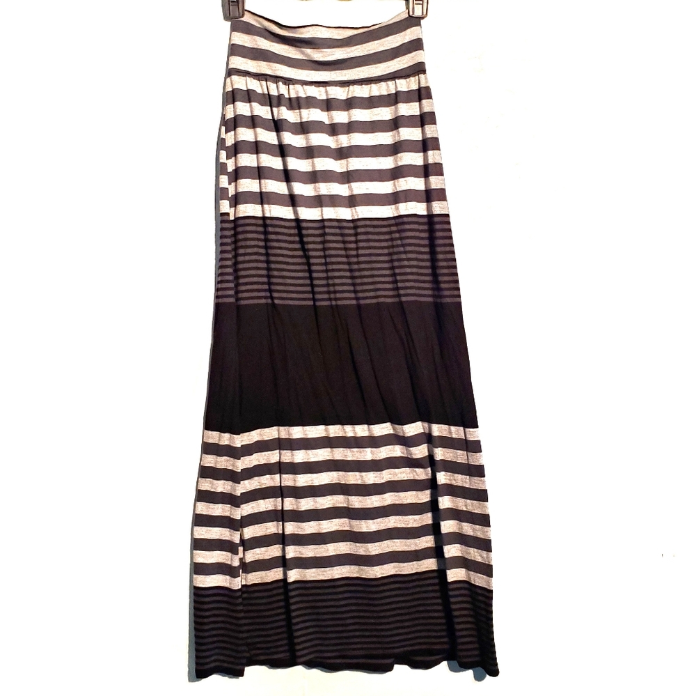 Adorable Black/Grey Stripped Maxi Skirt with Slit